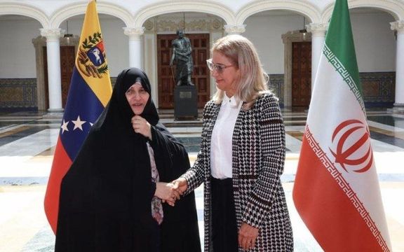 زوجة الرئيس الإيراني تلتقي بنظيرتها الفنزويلية في كاراكاس