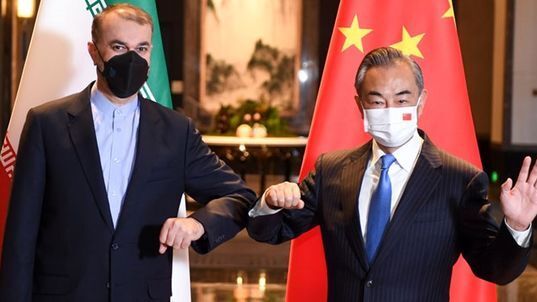 Iranian Foreign Minister Hossein Amir-Abdollahian (left) and Chinese Foreign Minister Wang Yi