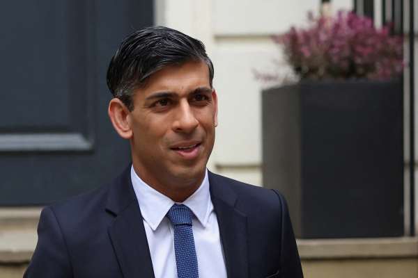UK PM Honors Two Iranians Ahead Of World Press Freedom Day
