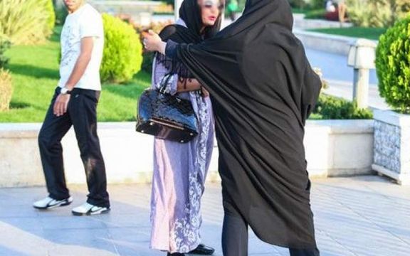 مسئول گروه جهادی سفیران مهر: نیاز باشد زنان برای مشاوره حجاب داخل اتوبوس سیار برده میشوند