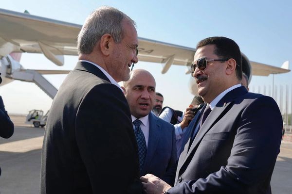 "ذا ناشيونال": مسؤولون عراقيون مقرّبون من إيران يرون طهران "سفينة تغرق"