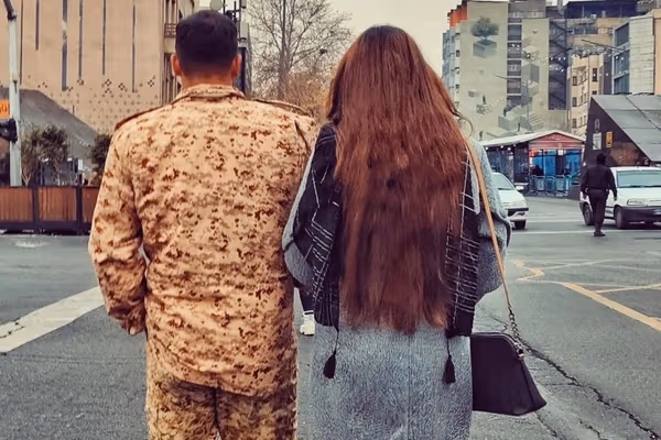 خامنهای: رسانههای داخلی باید از ترویج تفکر غرب درباره زن پرهیز کنند