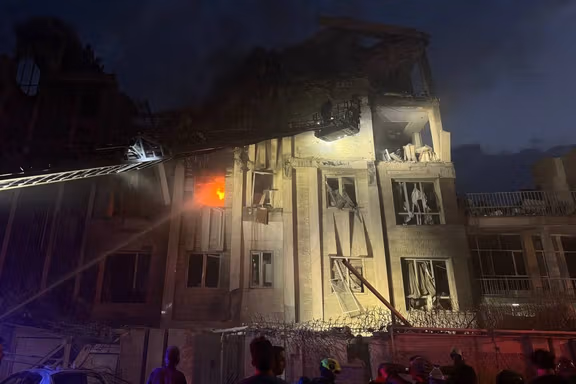 تصویر یک ساختمان تخریبشده در اثر حمله اسرائیل