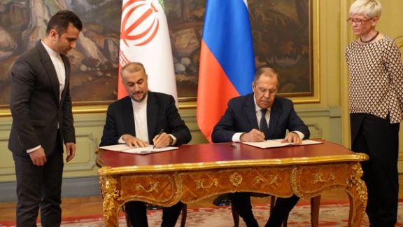 Iranian Foreign Minister Hossein Amir-Abdollahian (left) and his Russian counterpart Sergei Lavrov signing a joint declaration on ways and means of countering foreign sanctions in Moscow on December 5, 2023