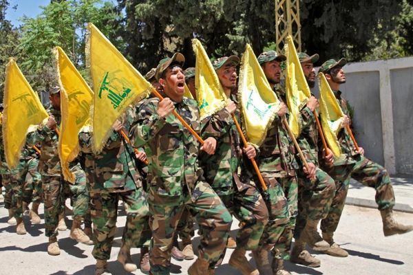 احتجاجات إيران تعمّق الأزمة الاقتصادية لحزب الله اللبناني