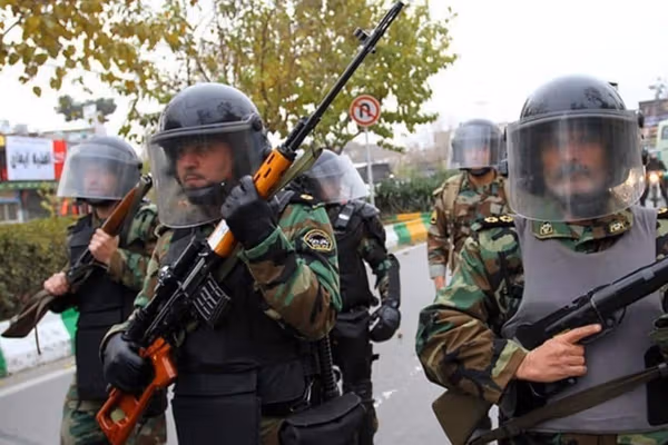 عفو بینالملل: جمهوری اسلامی با سرکوب شدیدا نظامی، کشتار معترضان را پنهان میکند