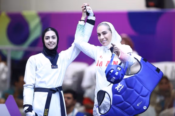 File photo of Iranian taekwondo athlete Rozhan Goudarzi (left) competing at a domestic tournament in Iran