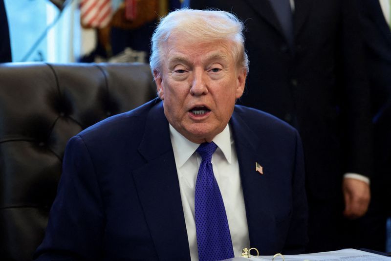 ترامپ با صدور فرمان اجرایی جدید، فشار اقتصادی و سیاسی را بر جمهوری اسلامی تشدید کرد