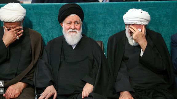 امام جمعه مشهد: باید مردم را به دو دسته درون و بیرون سبد روحانیت تقسیم کنیم