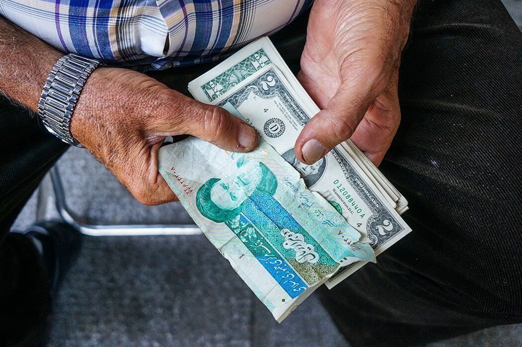 دلار از ۲۵۰ هزار تومان عبور کرد؛ نگرانی‌ها از تشدید بحران معیشتی در ایران