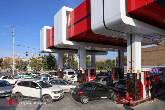 Congestion at an Iranian gas station