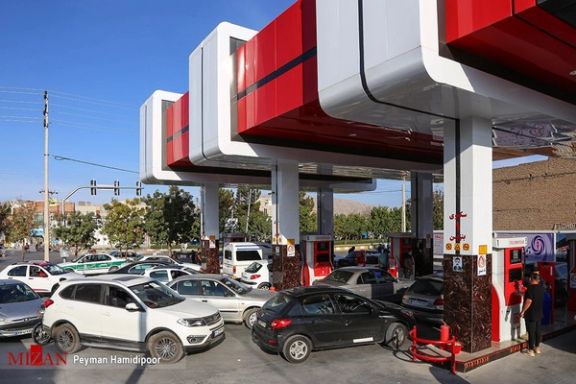 Congestion at an Iranian gas station