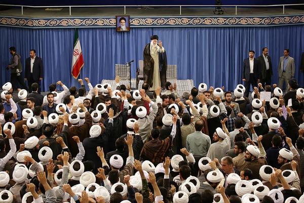 بسبب فتاوى تحض على قتل ترامب.. مطالبات أميركية بعقوبات على رجال الدين الإيرانيين