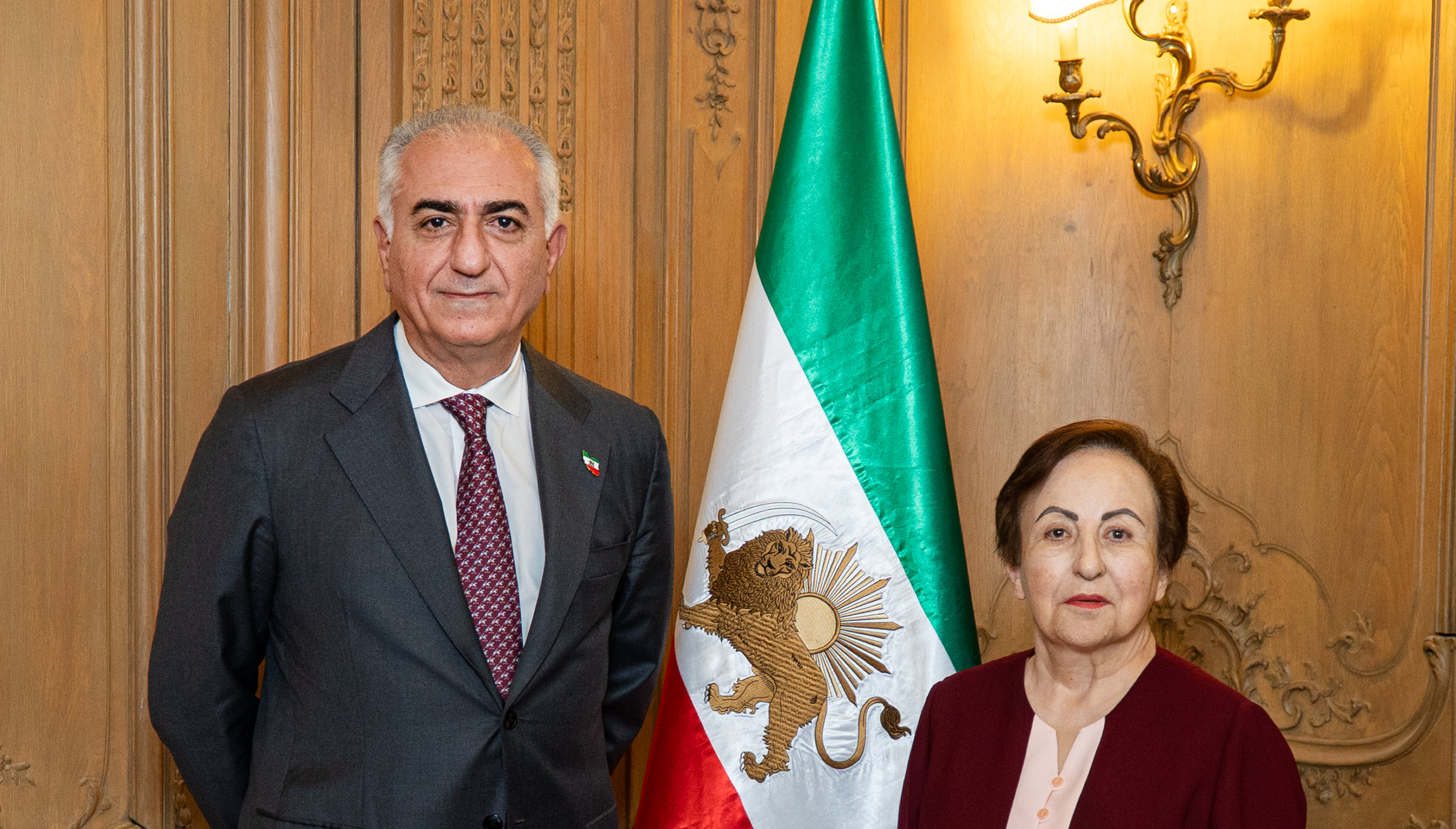 شاهزاده رضا پهلوی از شیرین عبادی در برابر «حملات سخیف و شریرانه» روزهای اخیر حمایت کرد