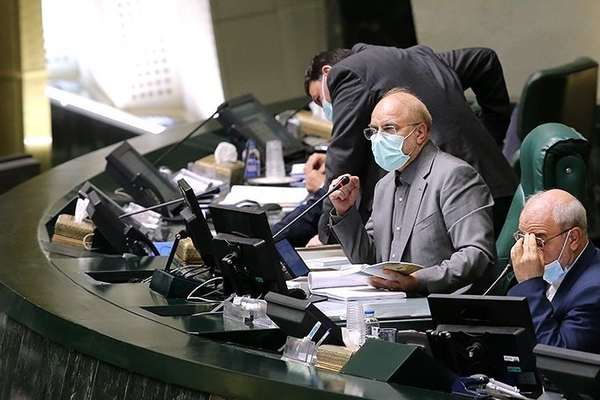 Iranians Slam Hardliners For Trying To Restrict Social Media