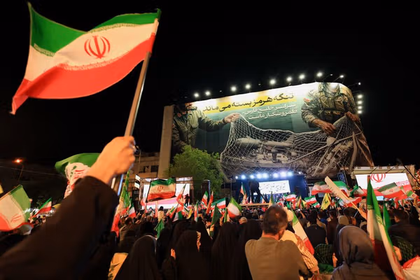 Opposition to US talks grows in Tehran as ceasefire deadline nears