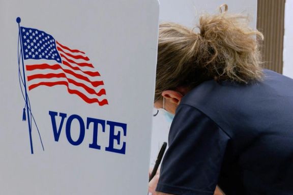 A voter marks a ballot during the primary election and abortion referendum at a Wyandotte County polling station in Kansas City, Kansas, US August 2, 2022.