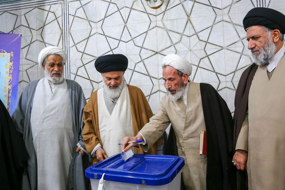 الحوزة العلمية في إيران: عدم المشاركة في الانتخابات يؤخر ظهور المهدي