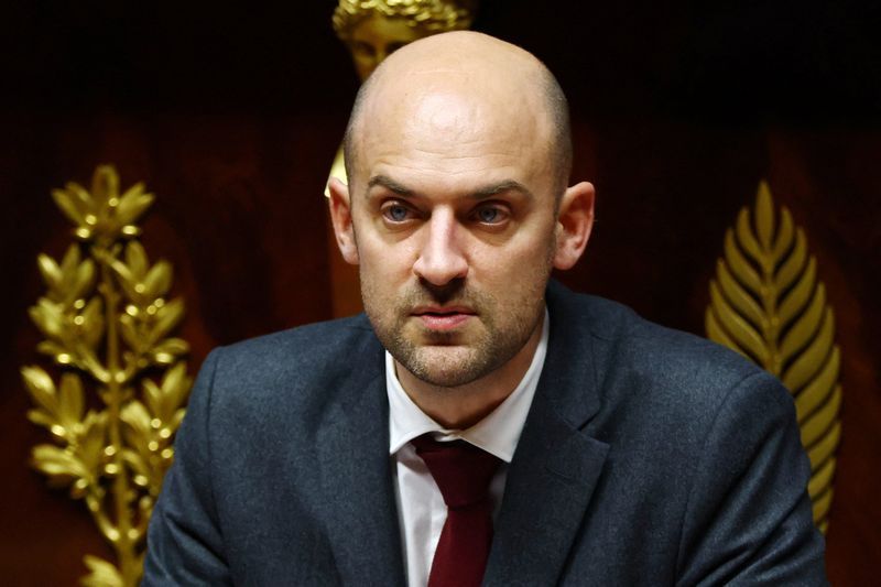 France says priority is to end Iran repression, backs pressure and talks