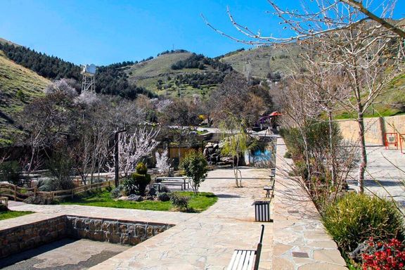 خبرگزاری دولت خالی بودن پارکها به دلیل تعطیلی را به عنوان «حفظ حرمت ماه رمضان» گزارش کرد