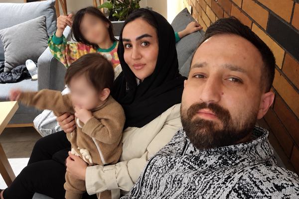 اعتقال زوجة أحد قتلى "احتجاجات إيران" الأخيرة بعد استدعائها إلى الشرطة برسالة نصية