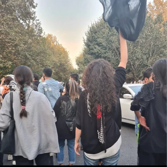 ادامه واکنشها به اعتراضات؛ از پیام شهبانو پهلوی به نظامیان ایران تا ابراز همبستگی بایدن