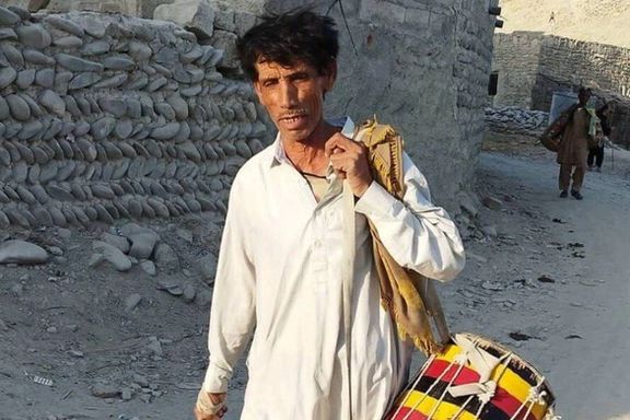 روزنامه اعتماد: دلمراد شكلزهی،دهلنواز مشهور سیستانوبلوچستان بهعلت فقر و بیماری درگذشت