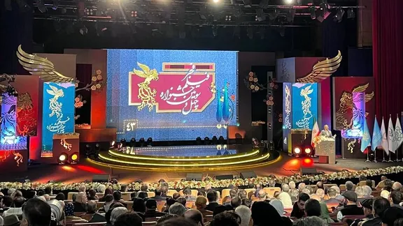 نوری بیلگه جیلان، حضور در جشنواره فیلم فجر را حمایت از جمهوری اسلامی ندانست