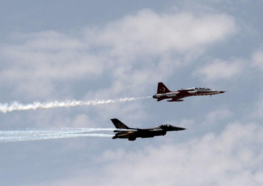 ادامه حملات هوایی ترکیه به مواضع پ‌ک‌ک که مسئولیت حمله در آنکارا را پذیرفت