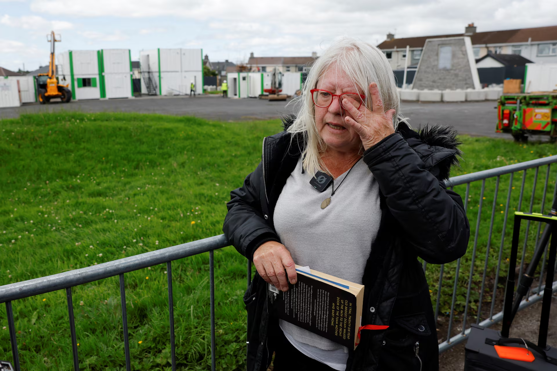 آنا کوریگان که دو برادرش در خانه مادر و نوزاد کلیسای کاتولیک در توام ایرلند متولد شدند و طبق اسناد، یکی از آن‌ها در کودکی جان خود را از دست داد