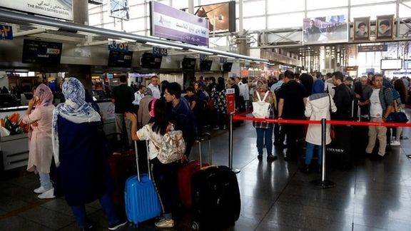 شهروندان میگویند مهاجرت برایشان نه یک «انتخاب» که از سر «اجبار» است