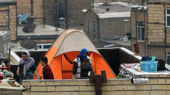 تقرير برلماني: العامل يحتاج إلى 500 عام لادخار قيمة منزل في العاصمة الإيرانية