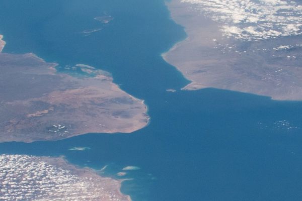 مسؤول إيراني: أي تحرك أميركي للسيطرة على الجزر "انتحار جماعي"