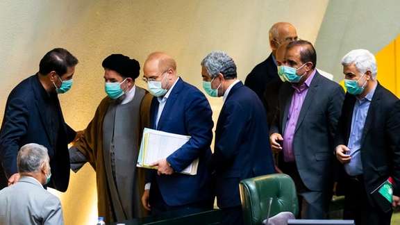 Speaker Ghalibaf with a group of lawmakers in the Iranian parliament.