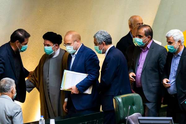 Iran's Conservatives Warn Raisi Against 'Inaction, Indecision'
