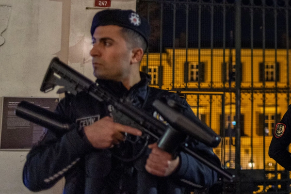 هجوم مسلح مستلهم من داعش في تركيا يسفر عن مقتل شرطيين وجرحى.. اعتقال 32 شخصاً بينهم إيراني