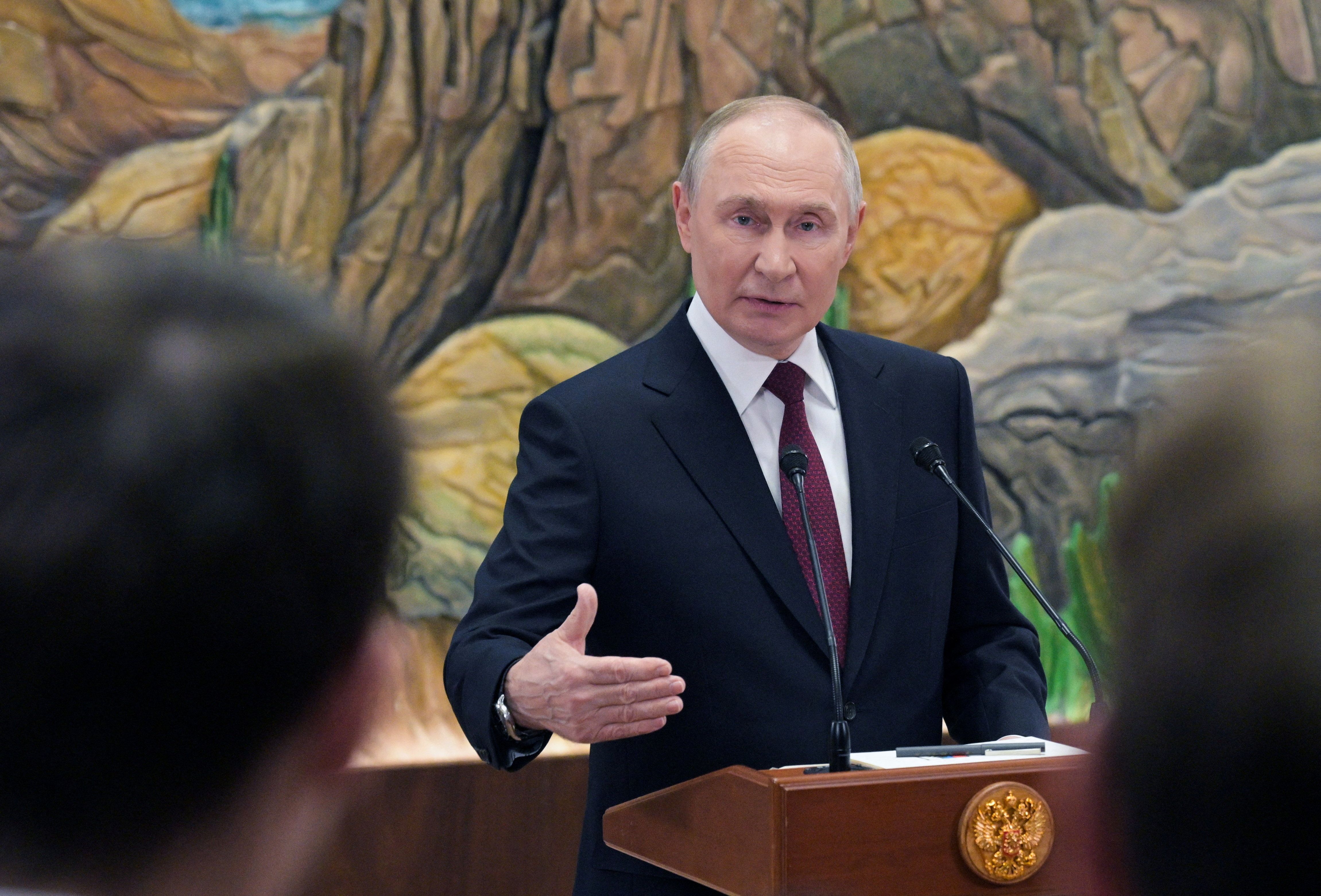 پوتین هشدار داد در صورت شکست مذاکرات، روسیه جنگ را ادامه می‌دهد