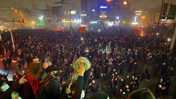 القضاء الإيراني يلاحق 15 رياضياً وفناناً بتهمة "دعم الاحتجاجات العامة في إيران"