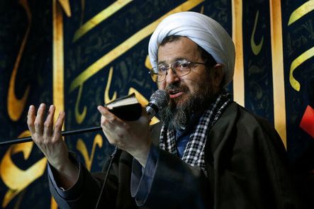 استاد حوزه علمیه قم: رعایت نکردن حریم گفتوگو با نامحرم تجلی بیحیایی است