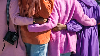 روز جهانی زنان؛ دیوارهای مرئی و نامرئی تبعیض از وطن تا مهاجرت