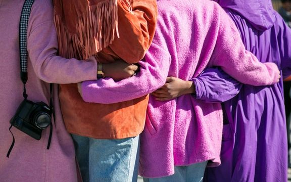 روز جهانی زنان؛ دیوارهای مرئی و نامرئی تبعیض از وطن تا مهاجرت