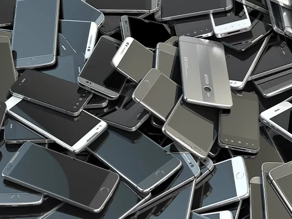 الفقر وارتفاع الأسعار يدفعان الإيرانيين نحو الأجهزة المستعملة والمهربة