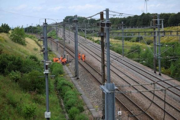 وزير الخارجية الإسرائيلي يتهم إيران في واقعة تخريب السكة الحديد في باريس