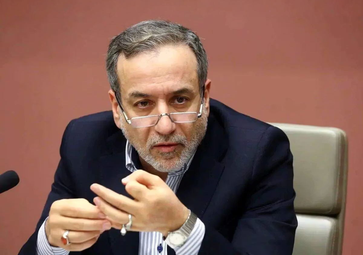 عراقچی طالبان و پاکستان را به گفت‌وگو دعوت کرد 