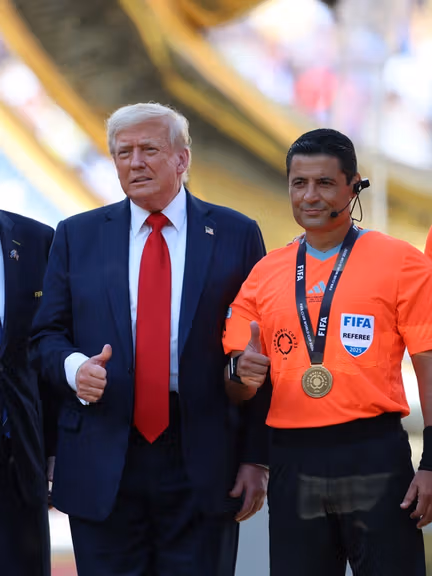 فغانی درباره عکس با ترامپ: طبق پروتکلها عمل کردم، واکنش دیگری نمیتوانستم داشته باشم