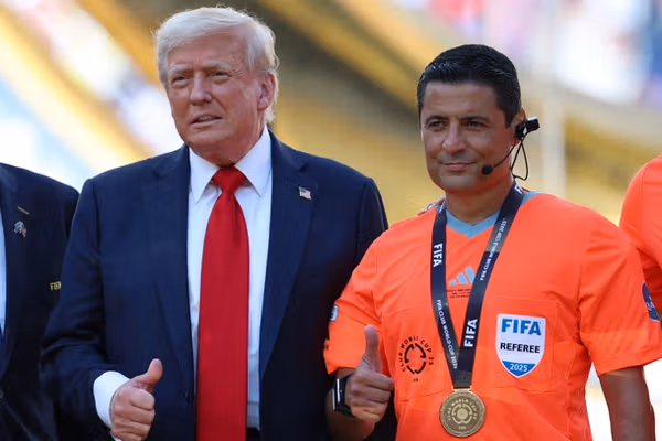 علیرضا فغانی، پرافتخارآفرین داور ایرانی؛ از عکس با ترامپ تا همراهی با انقلاب ملی ایرانیان