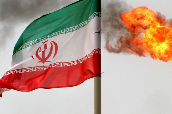 "رويترز": إيران توقف صادراتها إلى الصين بهدف رفع الأسعار