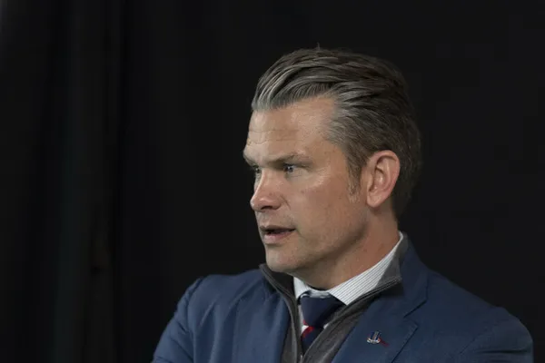 وزیر جنگ آمریکا: ترامپ خواستار توافق از طریق مذاکره است