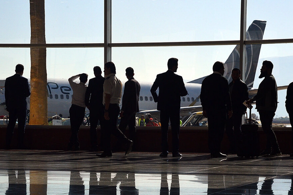 بعد إلغاء رحلات "ماهان" واحتجاجات حزب الله في بيروت.. منع هبوط الطيران اللبناني في إيران