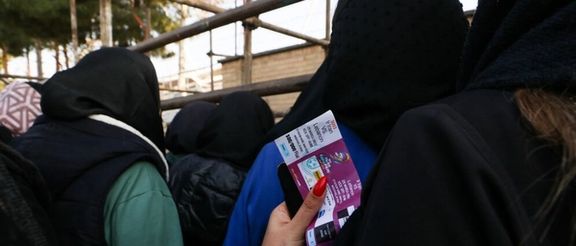 پاشیدن اسپری فلفل به زنان در مشهد؛ فدراسیون فوتبال از اساس منکر شد